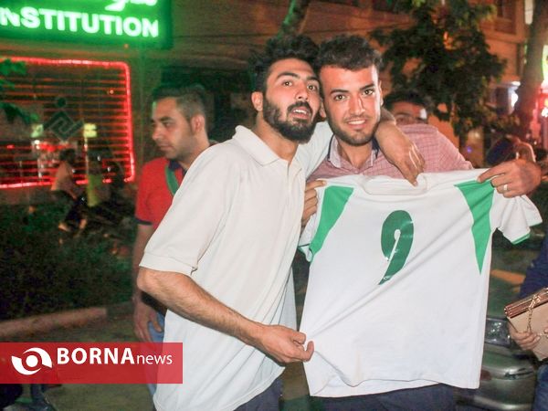 شادی مردم اصفهان پس از برد تیم فوتبال ذوب اصفهان در جام حذفی