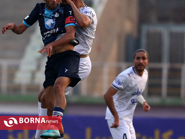 دیدار تیم های فوتبال پیکان - استقلال