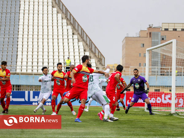 دیدار تیم‌های فوتبال آلومینیوم اراک - فولاد خوزستان