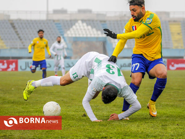 دیدار تیم های فوتبال آلومینیوم اراک - صنعت نفت آبادان