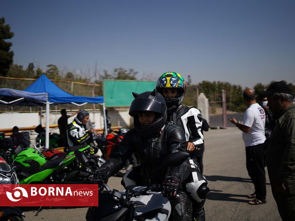 مسابقه درگ موتورسواری بانوان