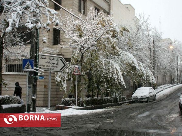 بارش نخستین برف پاییزی در تهران