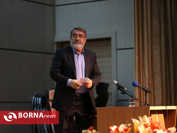 نشست صمیمی وزیر کشور با اصحاب رسانه