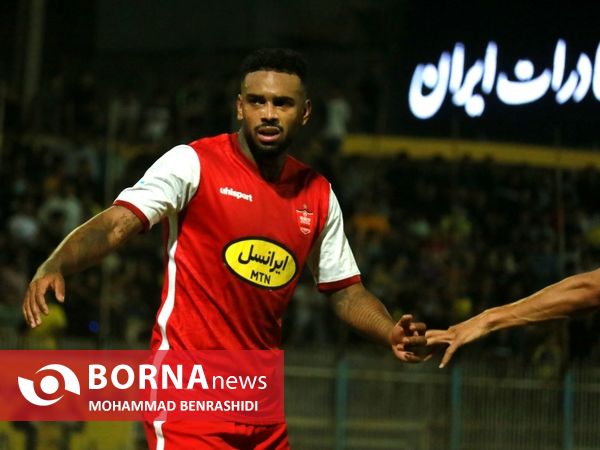 دیدار تیم های فوتبال نفت مسجدسلیمان - پرسپولیس