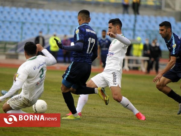 دیدار تیم های فوتبال پیکان _ ماشین سازی تبریز