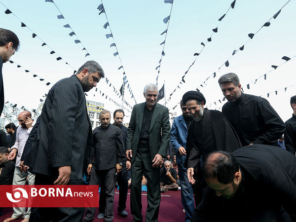 سوگواری عزاداران حسینی در ظهر عاشورا - تهران