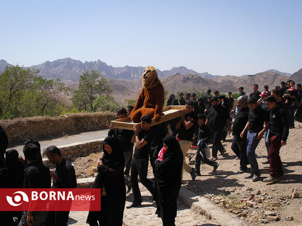 بازگشت هیئت عزاداری به سمت مسجد