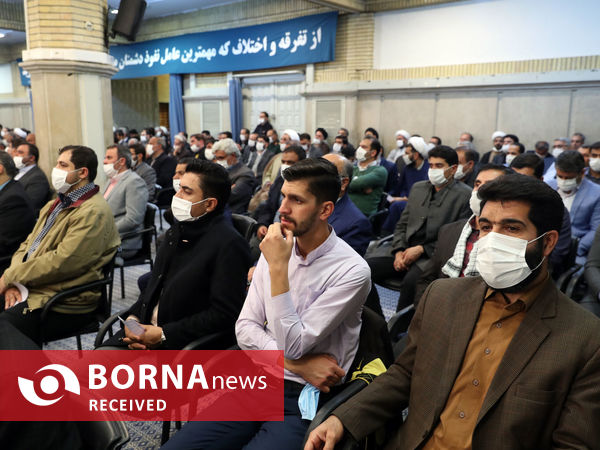 دیدار صدها نفر از مردم استان اصفهان با مقام معظم رهبری