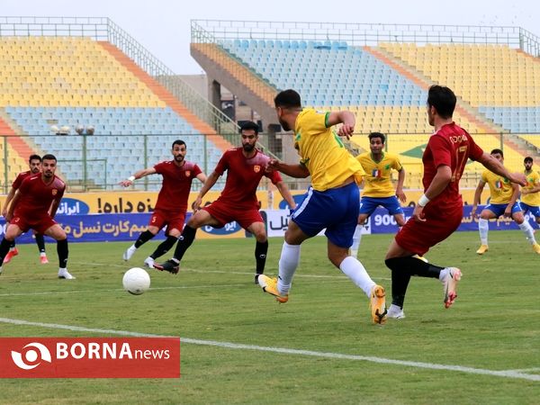 دیدار تیم های فوتبال صنعت نفت - پدیده