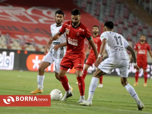 دیدار تیم های فوتبال پرسپولیس_ تراکتور