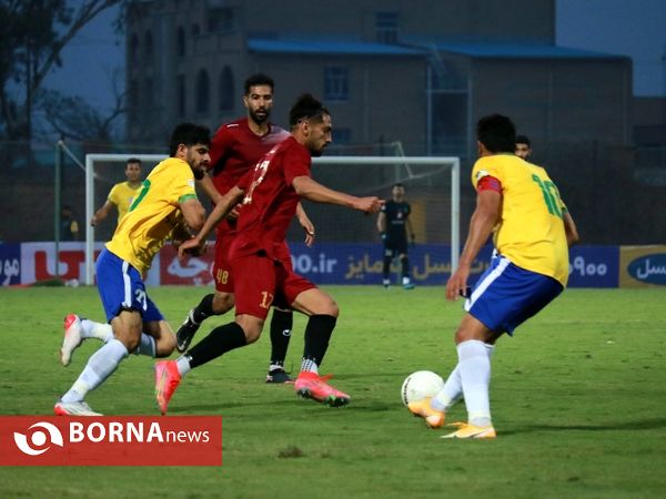 دیدار تیم های فوتبال صنعت نفت - پدیده