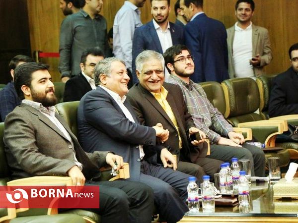 نشست جوانان برای جوانان