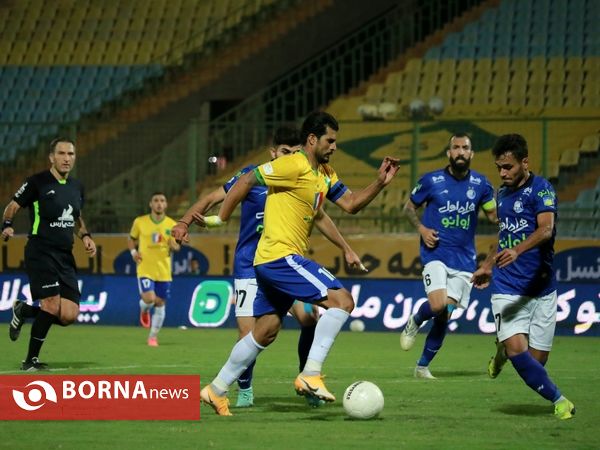 دیدار تیم های فوتبال صنعت نفت و استقلال