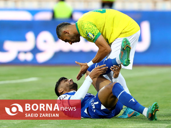 دیدار تیم های استقلال تهران - صنعت نفت آبادان