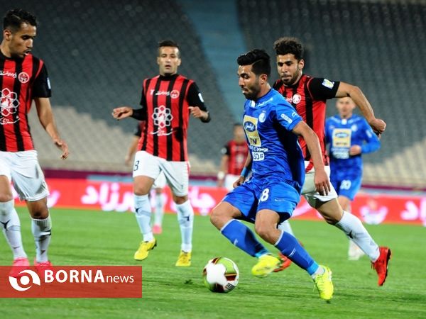 دیدار تیم های استقلال تهران و مشکی پوشان خراسان