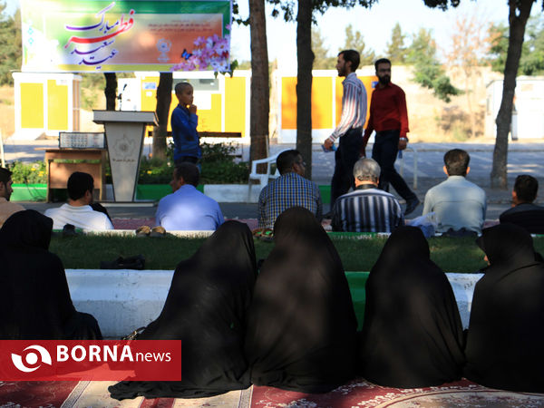 نماز شکرانه عید در کنار شهدای بهشت رضا(ع)