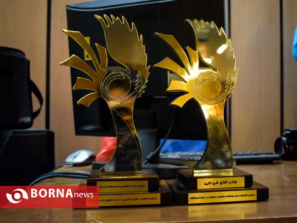 اهدای تندیس مهر حقوق بشر به علی دایی اسطوره فوتبال ایران در کرمانشاه