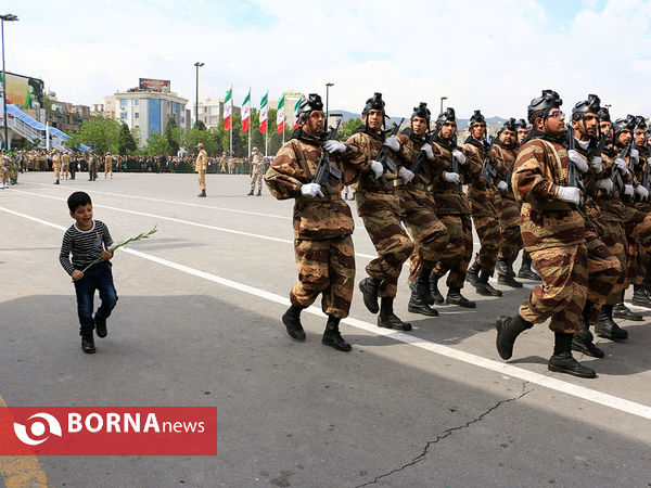 رژه نیروهای مسلح در مشهد به مناسبت روز ارتش