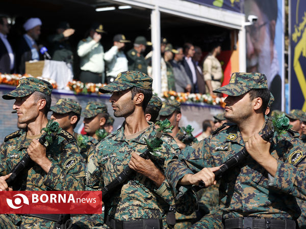 رژه نیروهای مسلح فارس به مناسبت آغاز هفته دفاع مقدس