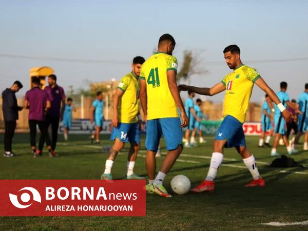 در حاشیه دیدار تیم های فوتبال صنعت نفت  - تراکتور