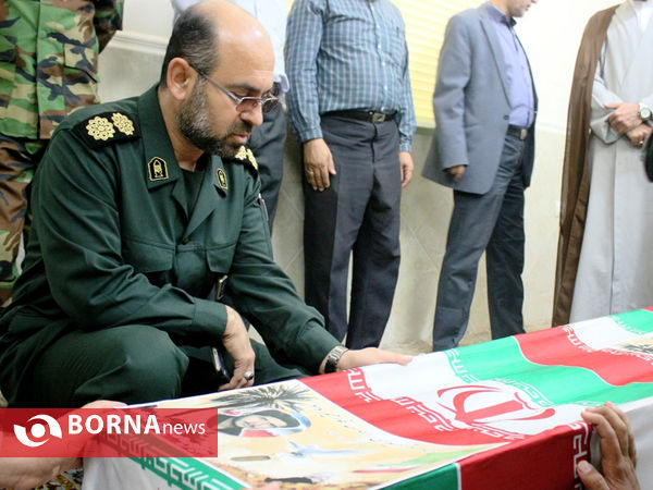 وداع خانواده شهید محمد قایدی با فرزندشان پس از 32 سال فراق