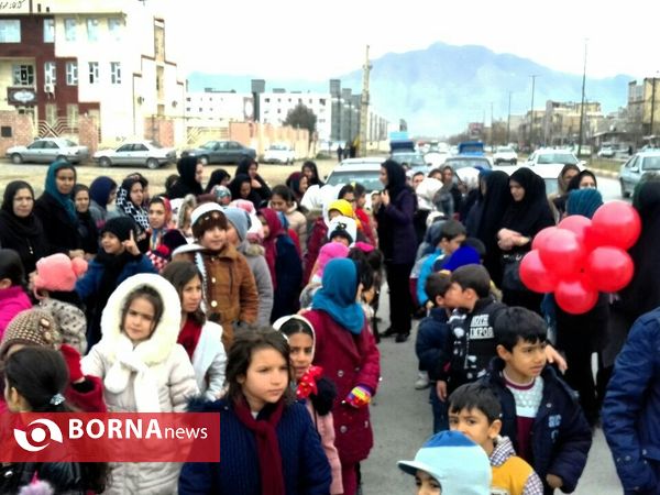 قطار انقلاب و ایستگاه خاطرات انقلاب در شهرک دولت‌آباد شهر کرمانشاه