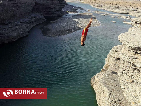 مسابقات شیرجه از صخره در شهرستان دلگان