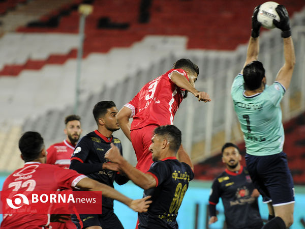 دیدار تیم های فوتبال پرسپولیس - نساجی