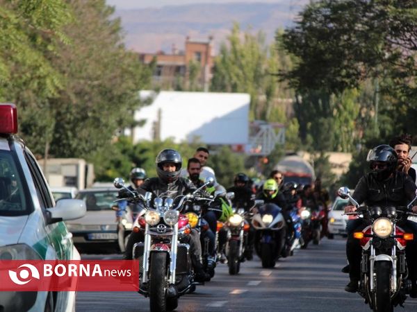 برگزاری رژه بزرگ موتورسواری به مناسبت هفته دفاع مقدس در تبریز