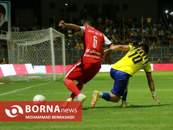 دیدار تیم های فوتبال نفت مسجدسلیمان - پرسپولیس