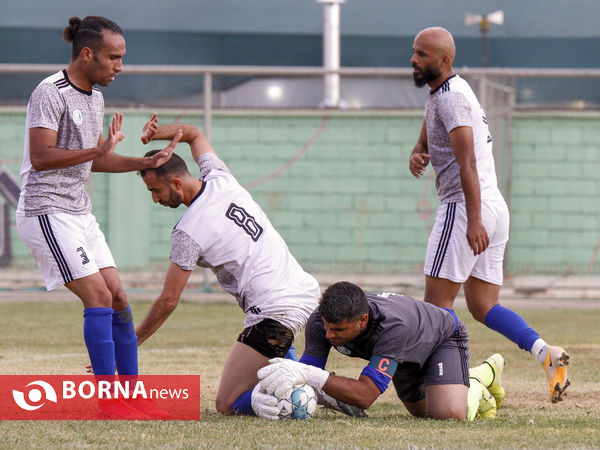 دیدار تیم های قشقایی شیراز و استقلال ملاثانی