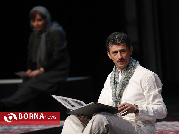 نمایش  خروس می خواند