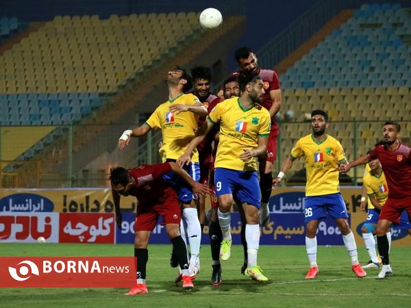 دیدار تیم های فوتبال صنعت نفت - پدیده