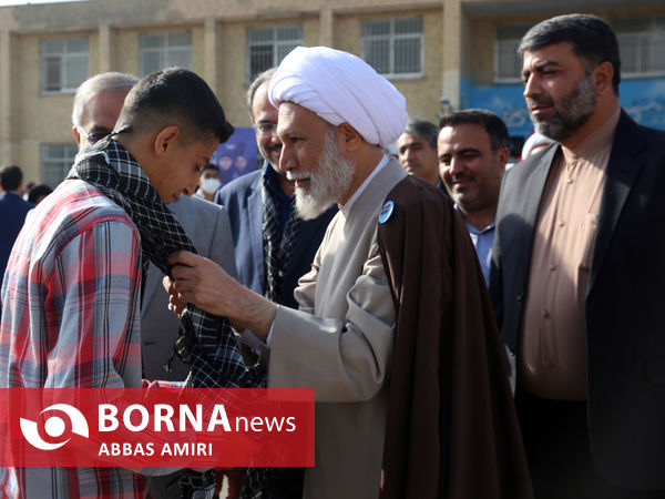 دیدار نماینده ولی فقیه در فارس با همکلاسی های دانش آموز شهید ترور شاهچراغ(ع)