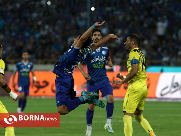 دیدار تیم های فوتبال استقلال- نفت مسجدسلیمان