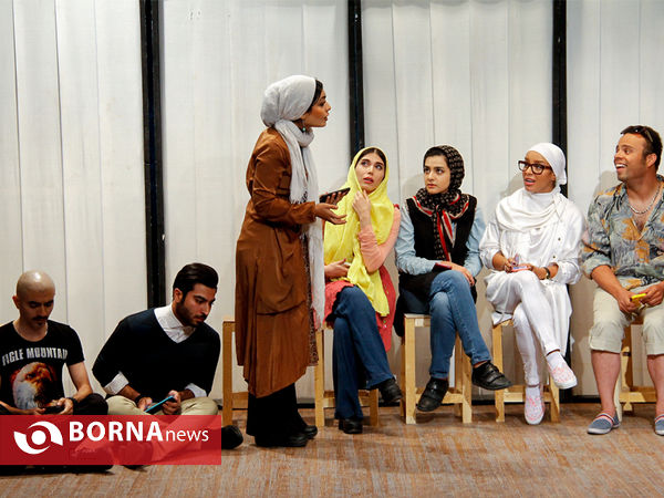 نمایش " سقوط معکوس "