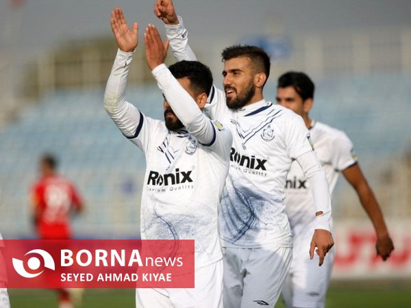 دیدار تیم های فوتبال ملوان بندرانزلی _تراکتور تبریز