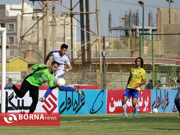 دیدار تیم های فوتبال صنعت نفت آبادان - داماش پارسه تهران