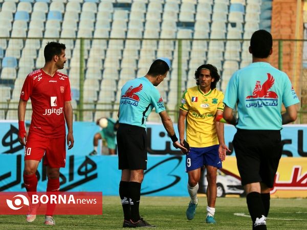 دیدار تیم های فوتبال صنعت نفت - شهر خودرو