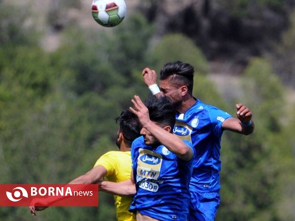 دیدار تیم های فوتبال نفت تهران- استقلال
