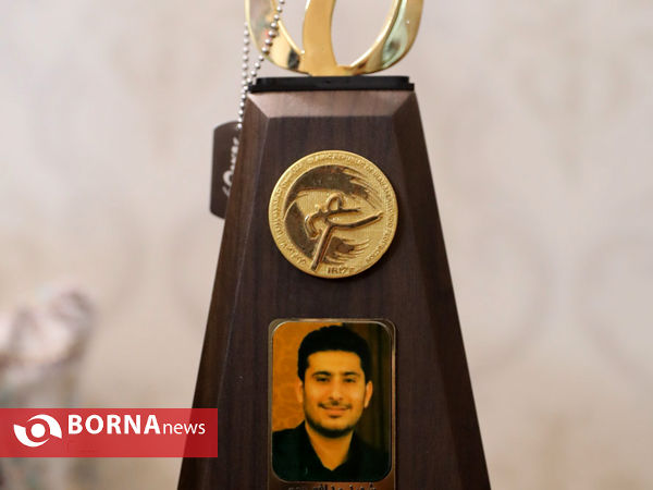 دیدار وزیر ورزش و جوانان با خانواده شهید وحید زمانی نیا