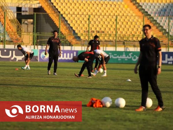 در حاشیه دیدار تیم های فوتبال صنعت نفت  - تراکتور