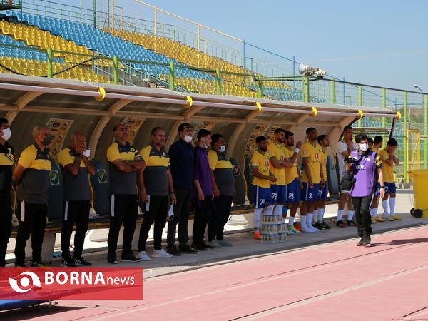 در حاشیه دیدار تیم های فوتبال صنعت نفت - نساجی