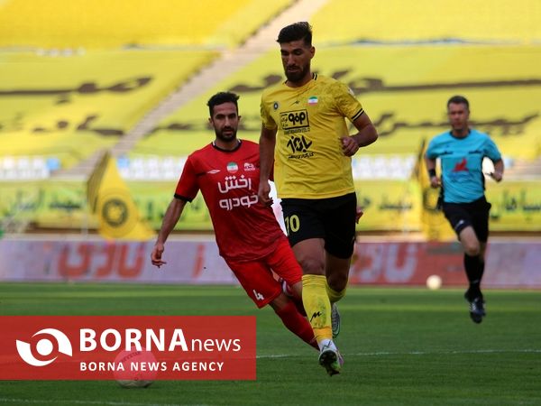 دیدار تیمهای سپاهان اصفهان _ تراکتور تبریز