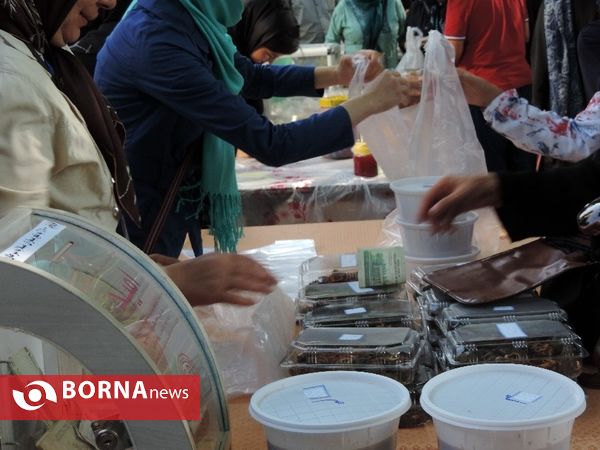 بازارچه خرید غذا به نفع بیماران سرطانی در ارومیه