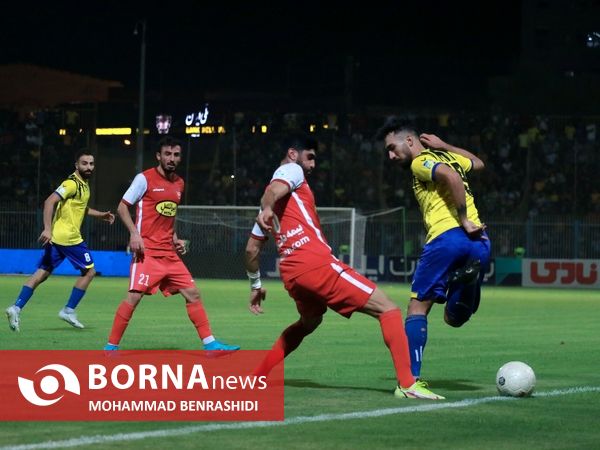 دیدار تیم های فوتبال نفت مسجدسلیمان - پرسپولیس