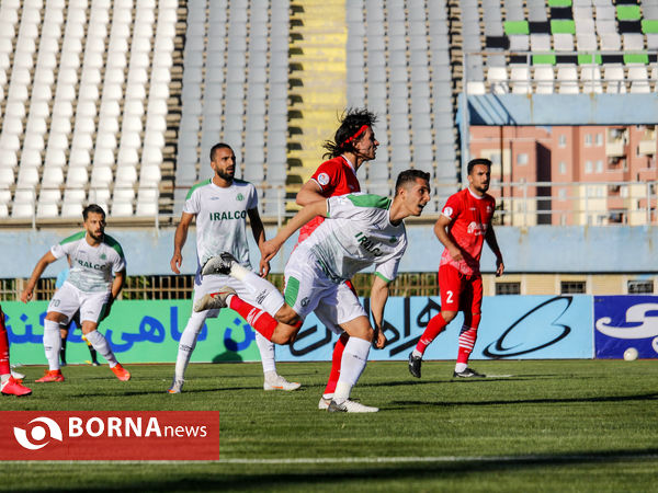 دیدار تیم های فوتبال آلومینیوم اراک-تراکتور سازی تبریز