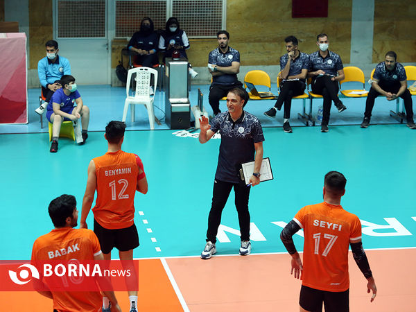 دیدار تیم های والیبال سایپا و پاس گرگان