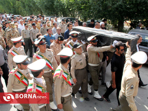 تشییع پیکر امین انصاری از سربازان کشته شده در حادثه واژگونی اتوبوس در شیراز