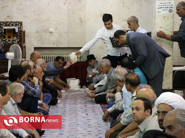 ضیافت افطار در مسجد جامع نیاوران